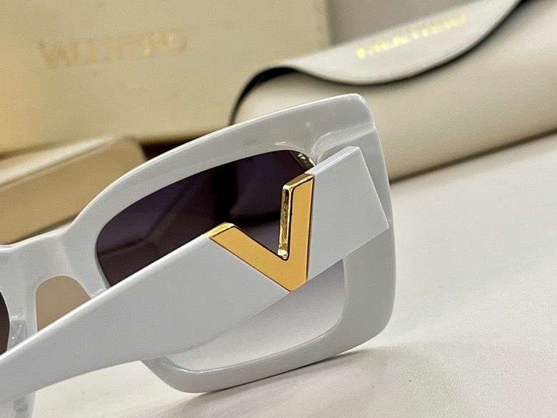 Picture of Valentino Sunglasses _SKUfw47394471fw